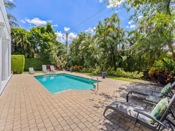 Luxury Vacation Rental with 4 Bedroom, Pool & Balcony