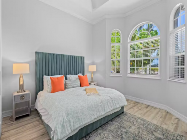 Luxury Vacation Rental with 4 Bedroom, Pool & Balcony