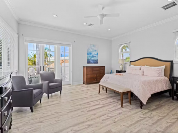Luxury Vacation Rental with 4 Bedroom, Pool & Balcony