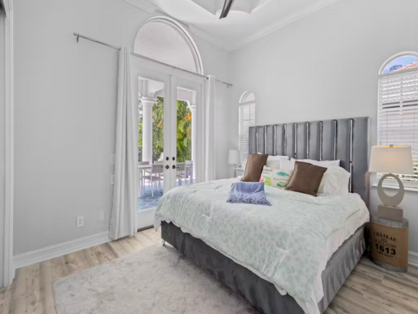 Luxury Vacation Rental with 4 Bedroom, Pool & Balcony
