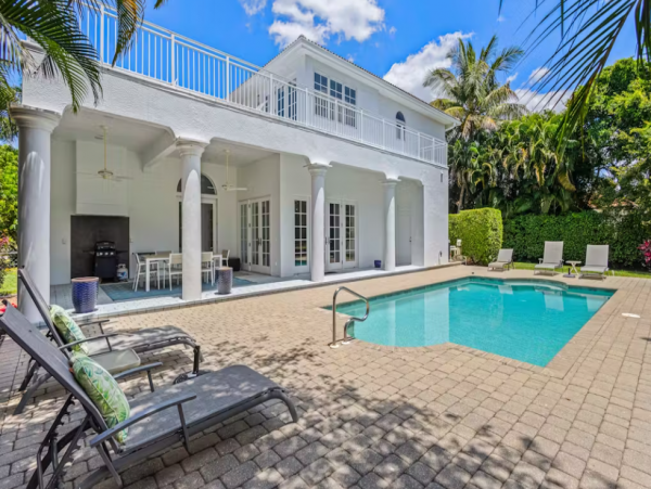 Luxury Vacation Rental with 4 Bedroom, Pool & Balcony