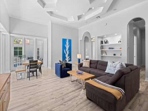Luxury Vacation Rental with 4 Bedroom, Pool & Balcony