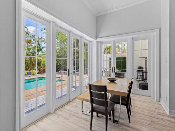 Luxury Vacation Rental with 4 Bedroom, Pool & Balcony