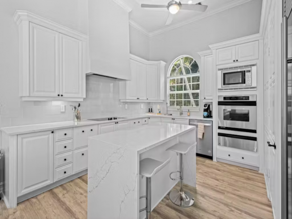 Luxury Vacation Rental with 4 Bedroom, Pool & Balcony