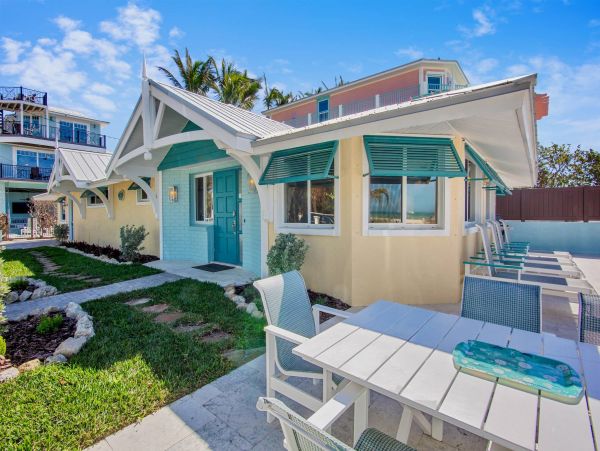 Thee Bedroom Gulf Front Vacation Home On Holmes Beach