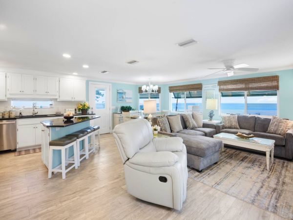 Thee Bedroom Gulf Front Vacation Home On Holmes Beach