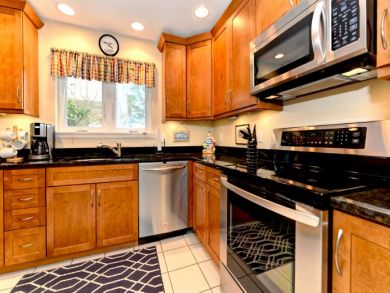 Well Equipped Kitchen Well Equipped Kitchen