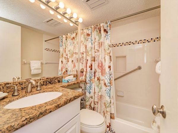 Two Bedroom Vacation Condo On Beach in Longboat Key