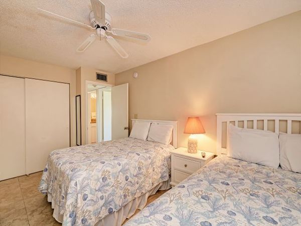 Two Bedroom Vacation Condo On Beach in Longboat Key