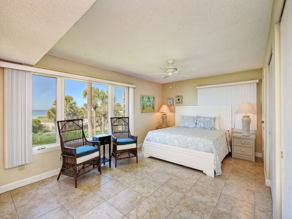 Two Bedroom Vacation Condo On Beach in Longboat Key