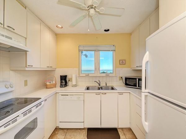 Two Bedroom Vacation Condo On Beach in Longboat Key