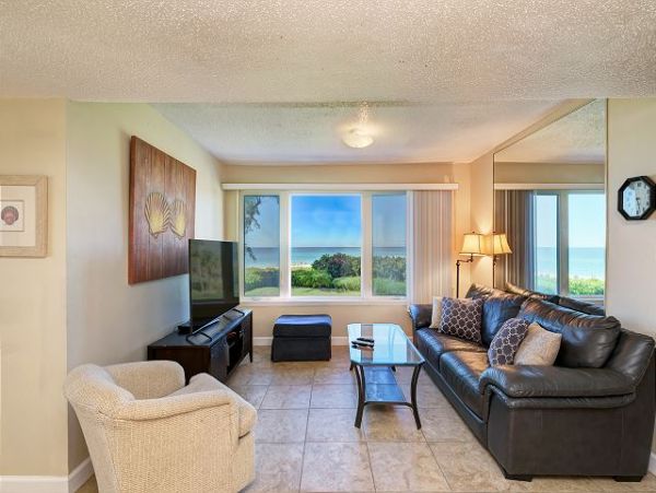 Two Bedroom Vacation Condo On Beach in Longboat Key