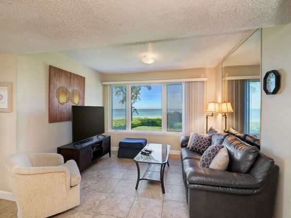 Two Bedroom Vacation Condo On Beach in Longboat Key