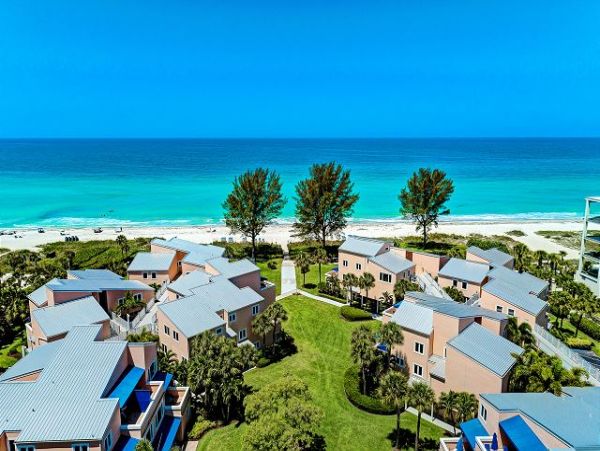 Two Bedroom Vacation Condo On Beach in Longboat Key