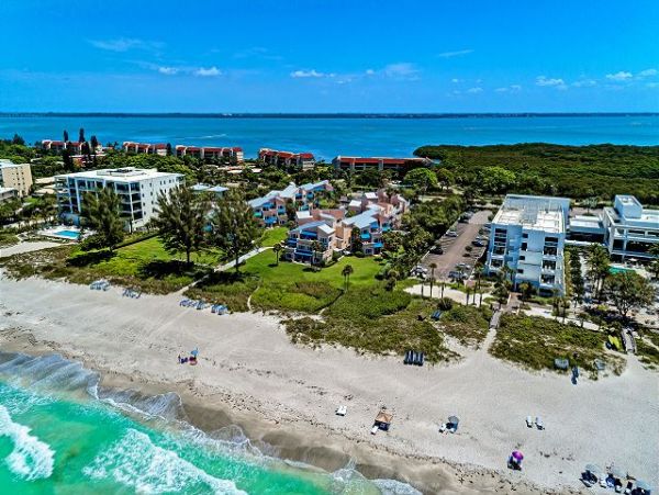 Two Bedroom Vacation Condo On Beach in Longboat Key