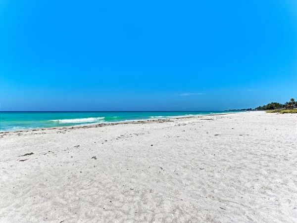 Two Bedroom Vacation Condo On Beach in Longboat Key