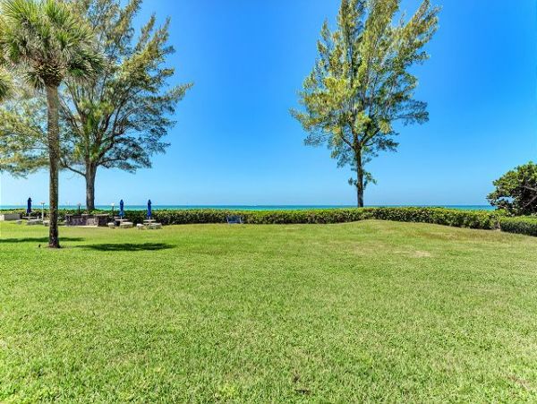 Two Bedroom Vacation Condo On Beach in Longboat Key