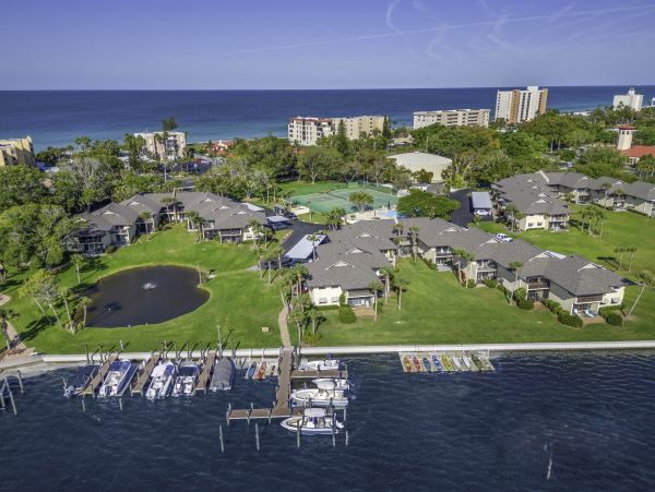 Two Bedroom Vacation Condo On Beach in Longboat Key