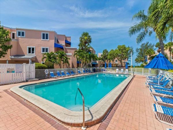 Gulf Front Vacation Condo in Longboat Key with Amazing Views