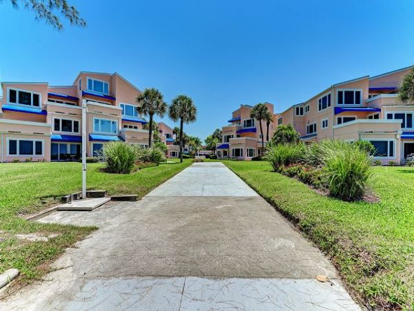Beachside condo with Garden view and good interior