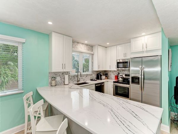 Beachside condo with Garden view and good interior