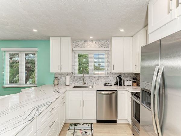 Beachside condo with Garden view and good interior