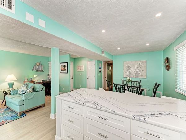 Beachside condo with Garden view and good interior