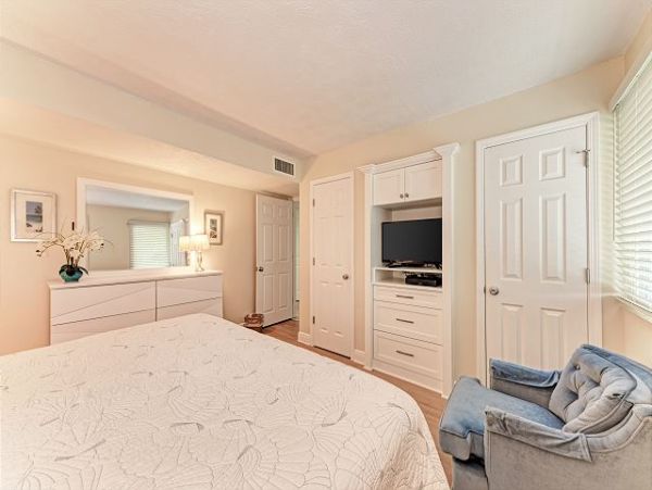 Beachside condo with Garden view and good interior