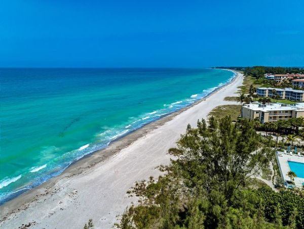 Beachside condo with Garden view and good interior