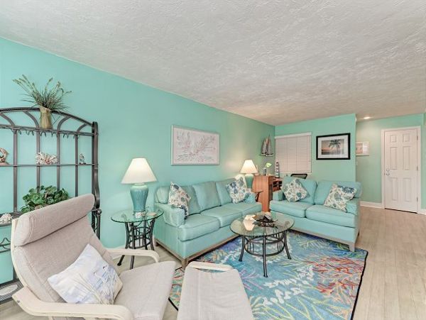 Beachside condo with Garden view and good interior