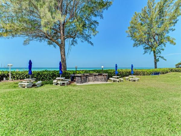 Beachside condo with Garden view and good interior