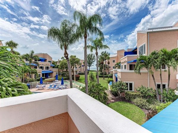 Beachside condo with Garden view and good interior