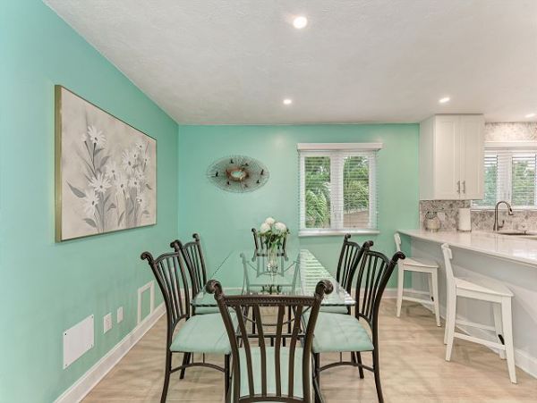 Beachside condo with Garden view and good interior