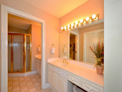Master bathroom with walk-in shower Master bathroom with walk-in shower