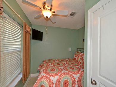 Bonus room with queen bed Bonus room with queen bed