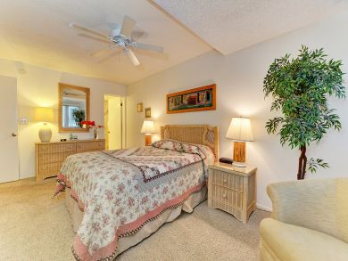 Master Bedroom has Queen Bed