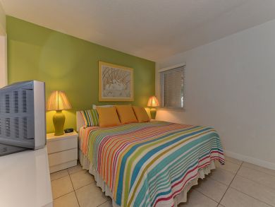Queen Bed in Master Bedroom Queen Bed in Master Bedroom