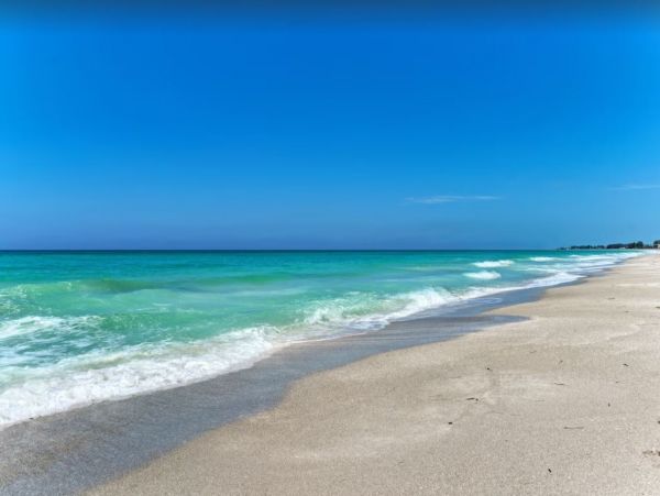 Lovely 2 Bedroom Vacation Condo in Longboat Key on Beach