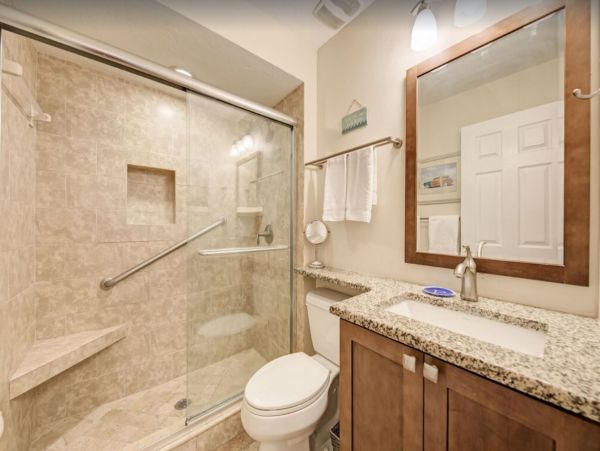 Lovely 2 Bedroom Vacation Condo in Longboat Key on Beach