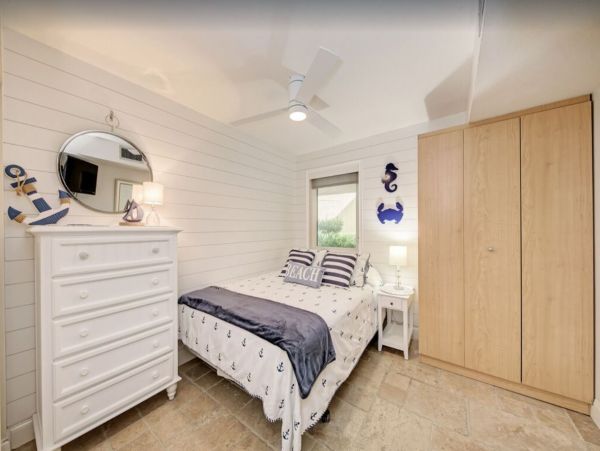 Lovely 2 Bedroom Vacation Condo in Longboat Key on Beach