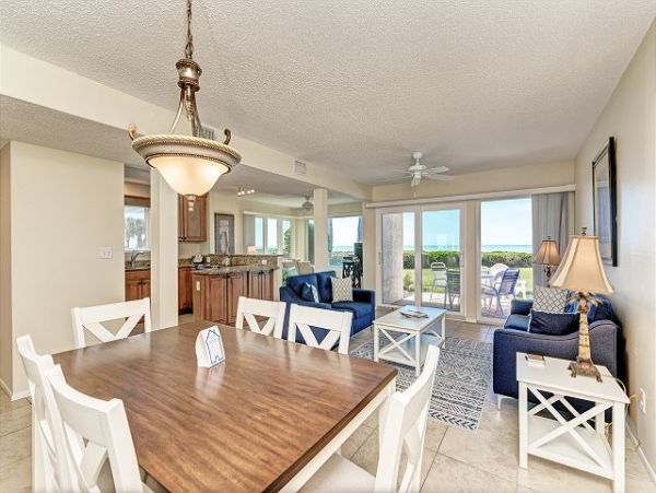 Beachfront Vacation Rental with 2 Bedrooms