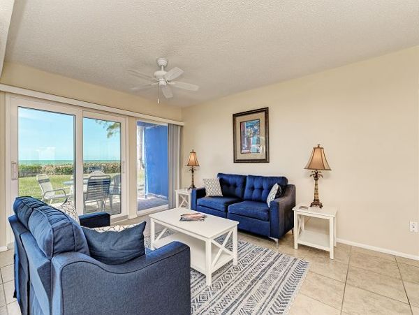 Beachfront Vacation Rental with 2 Bedrooms
