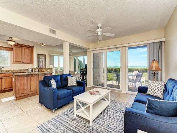 Beachfront Vacation Rental with 2 Bedrooms