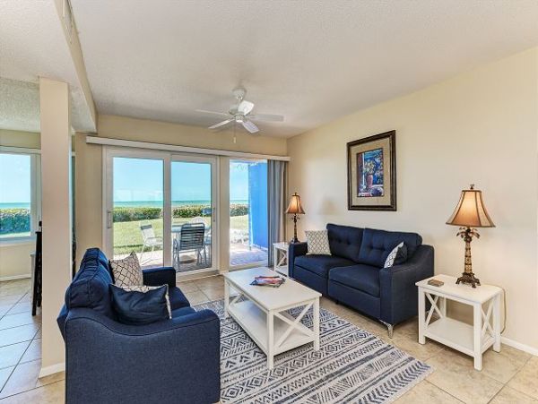 Beachfront Vacation Rental with 2 Bedrooms
