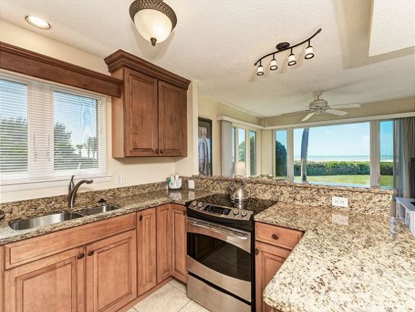 Beachfront Vacation Rental with 2 Bedrooms