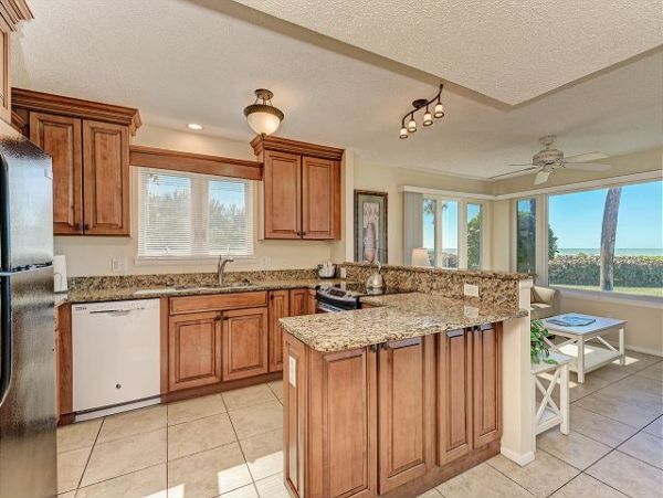 Beachfront Vacation Rental with 2 Bedrooms