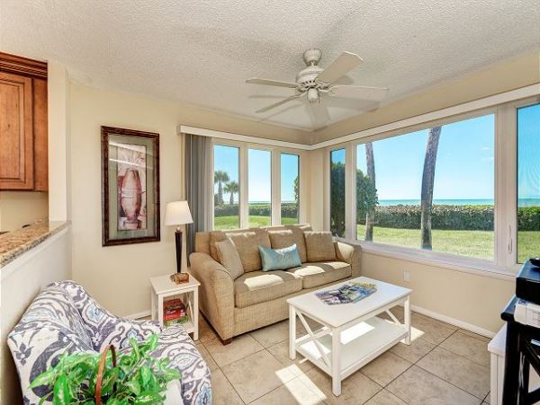 Beachfront Vacation Rental with 2 Bedrooms