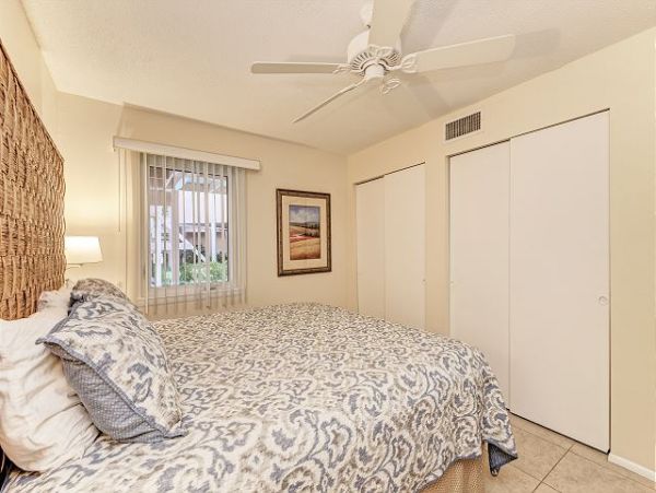 Beachfront Vacation Rental with 2 Bedrooms