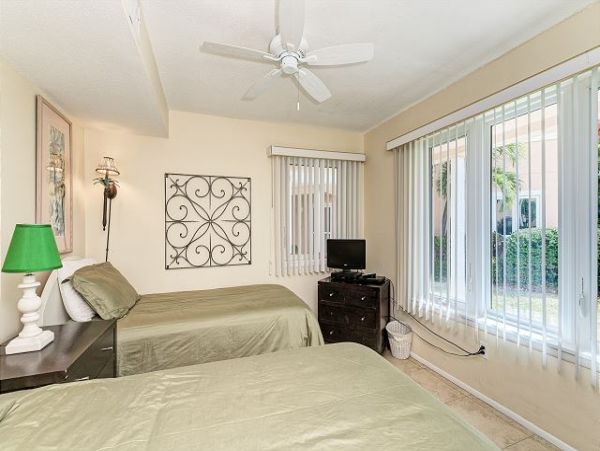 Beachfront Vacation Rental with 2 Bedrooms