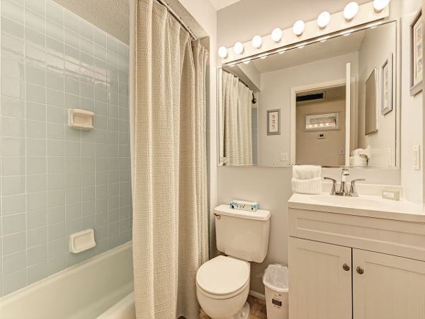 Beachfront Vacation Rental with 2 Bedrooms